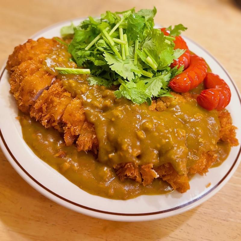 カツカレー＋ウインナー＋パクチー(ライスカレー ぺろり)