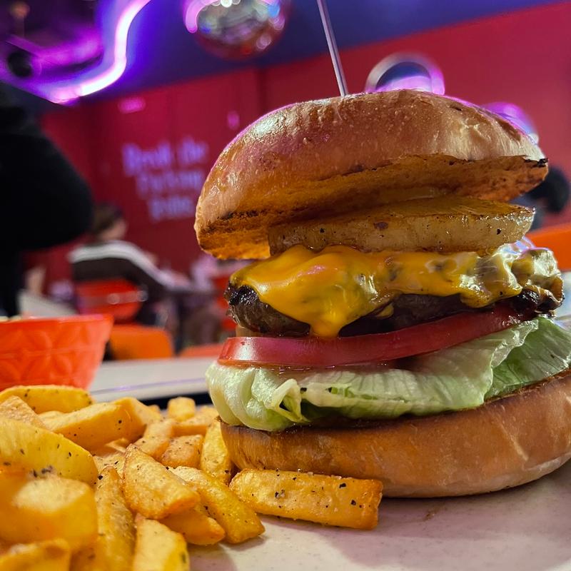 パイナップルチーズバーガー(The Burgerlion-バーガリオン)