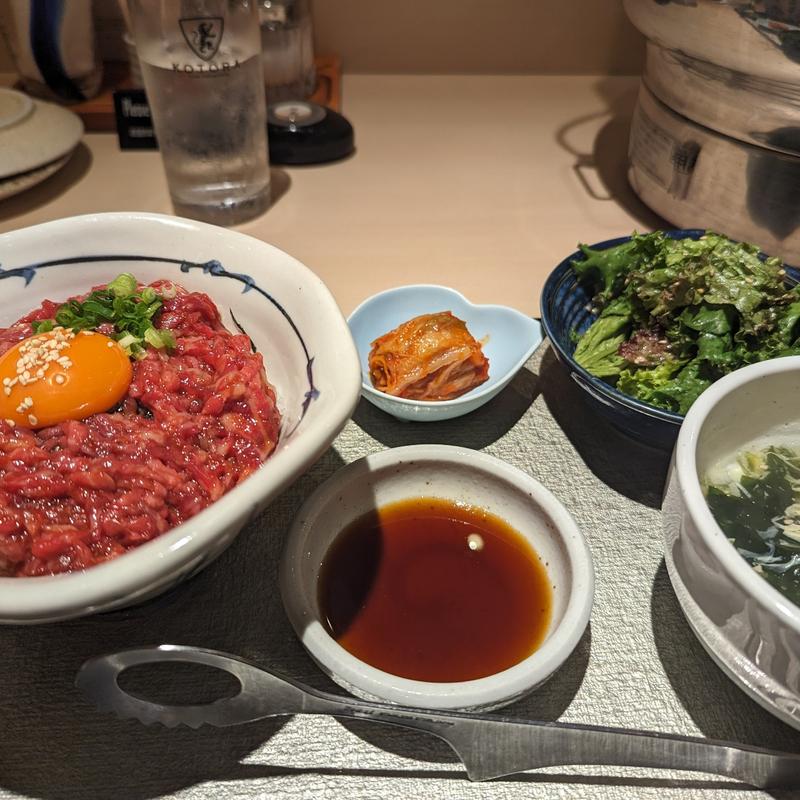 純正ユッケ丼ランチ( 牛刺しと焼肉 仔虎 クリスロード店)