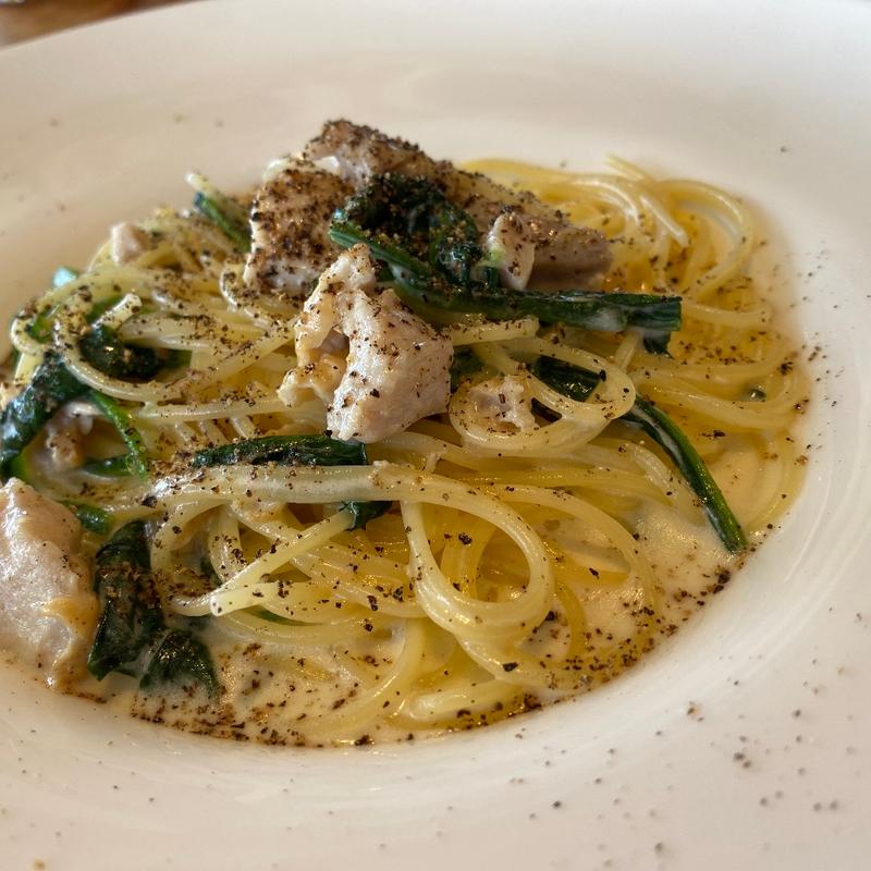 鶏もも肉とほうれん草のクリームパスタ(テスティモーネ)