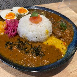 あいがけ3種（トッピング:ゆで玉子）(カレー サファリ)