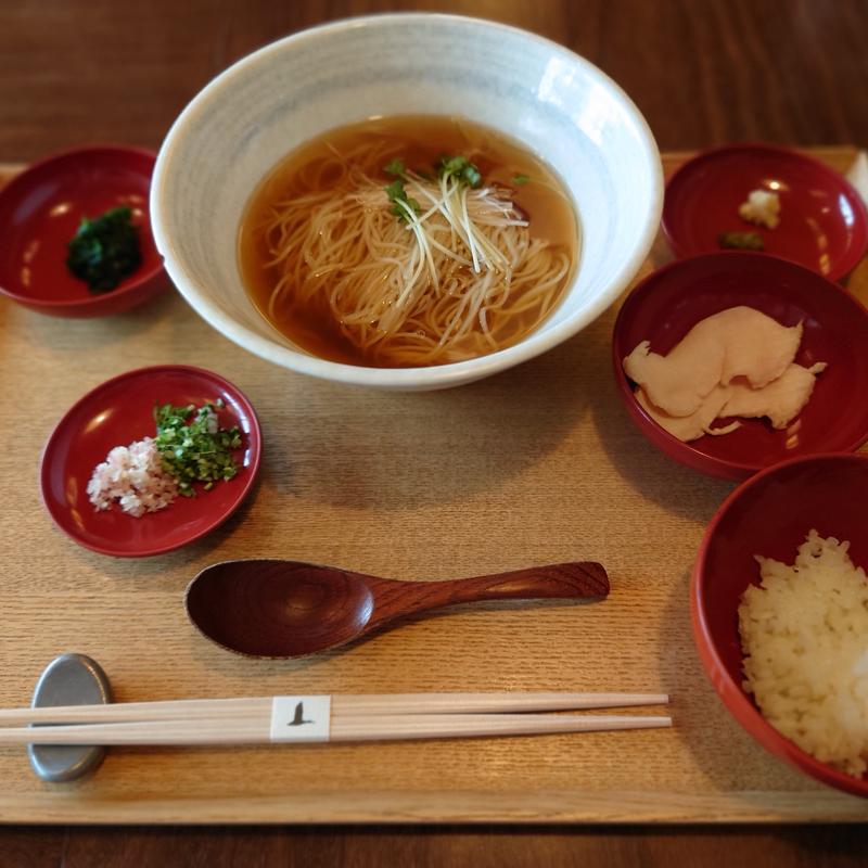 すっぽん出汁ラーメン(下鴨茶寮 銀座店 のまえ)