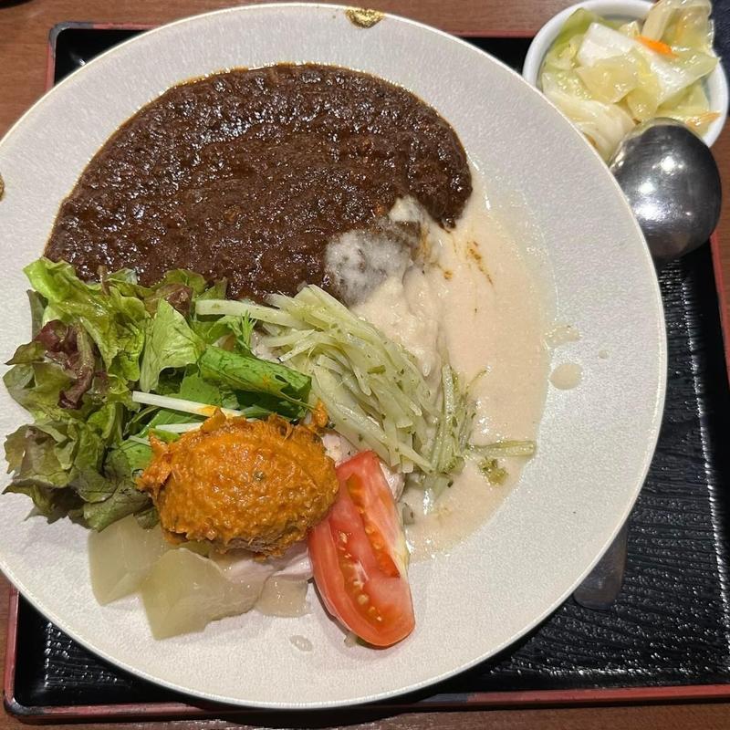 ゆで鳥サラダめしレッドカレーソース 中辛(肥後橋南蛮亭)