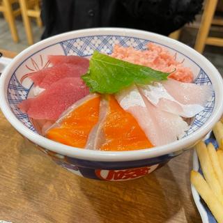 磯丸4食丼(磯丸水産 今池店)