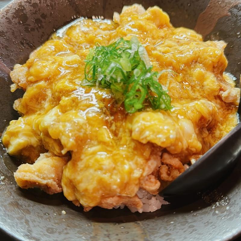 鶏の唐揚げあんかけ卵丼(もぐら )