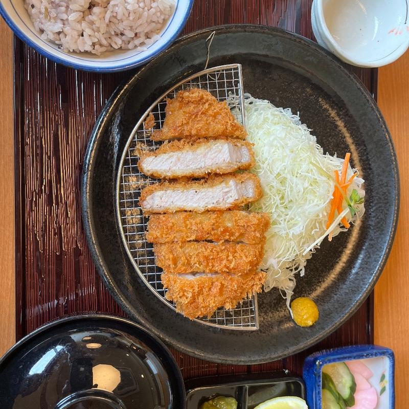 三元豚ロースカツ定食（中）（ご飯おみそ汁又は とん汁お新香付）(かつ敏 浦和美園店)