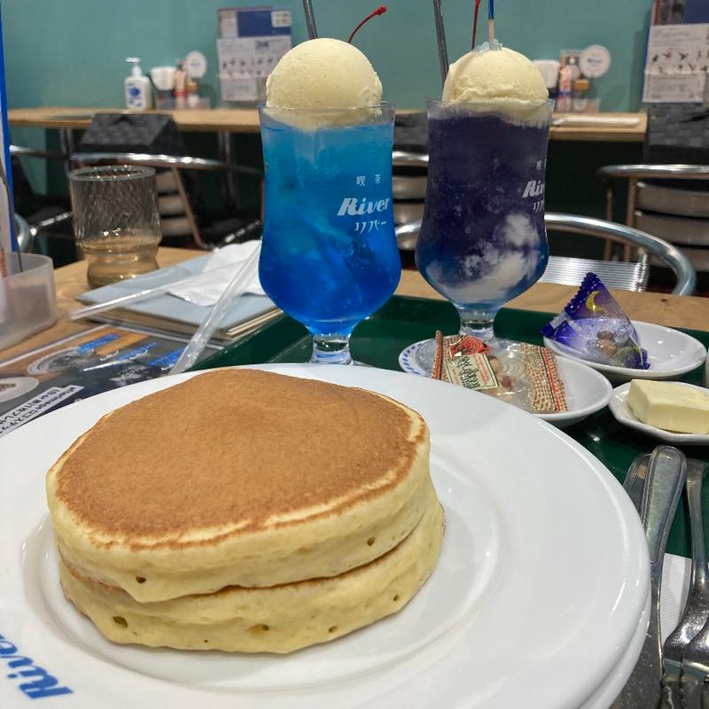 クリームソーダとホットケーキ(喫茶River)