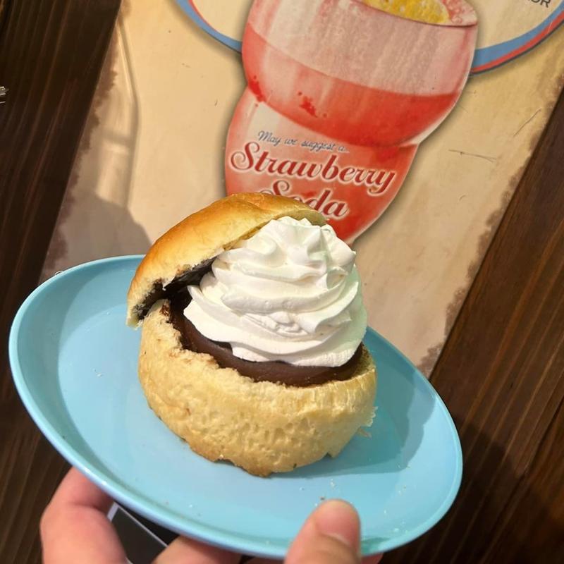 ホイップチョコクリームパン(ふゆゆ)