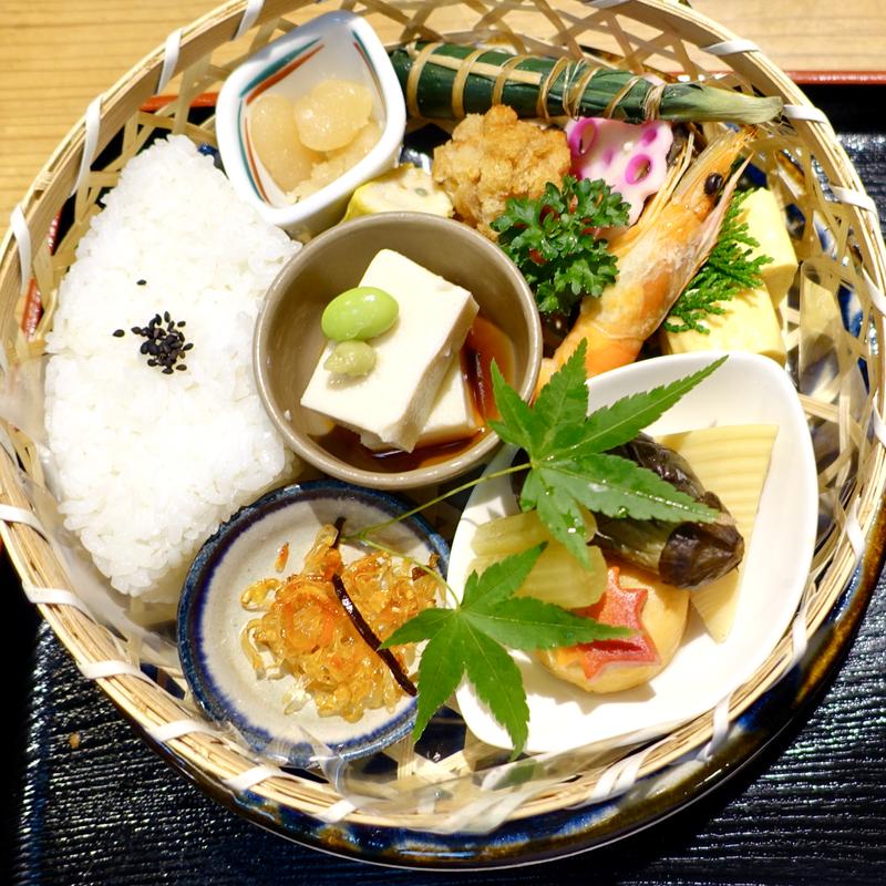 竹籠弁当(ごはん処　矢尾定 （ヤオサダ）)