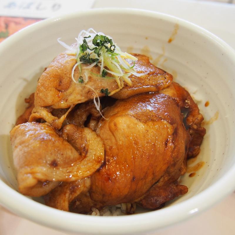 さくら豚丼(道の駅 メルヘンの丘めまんべつ)