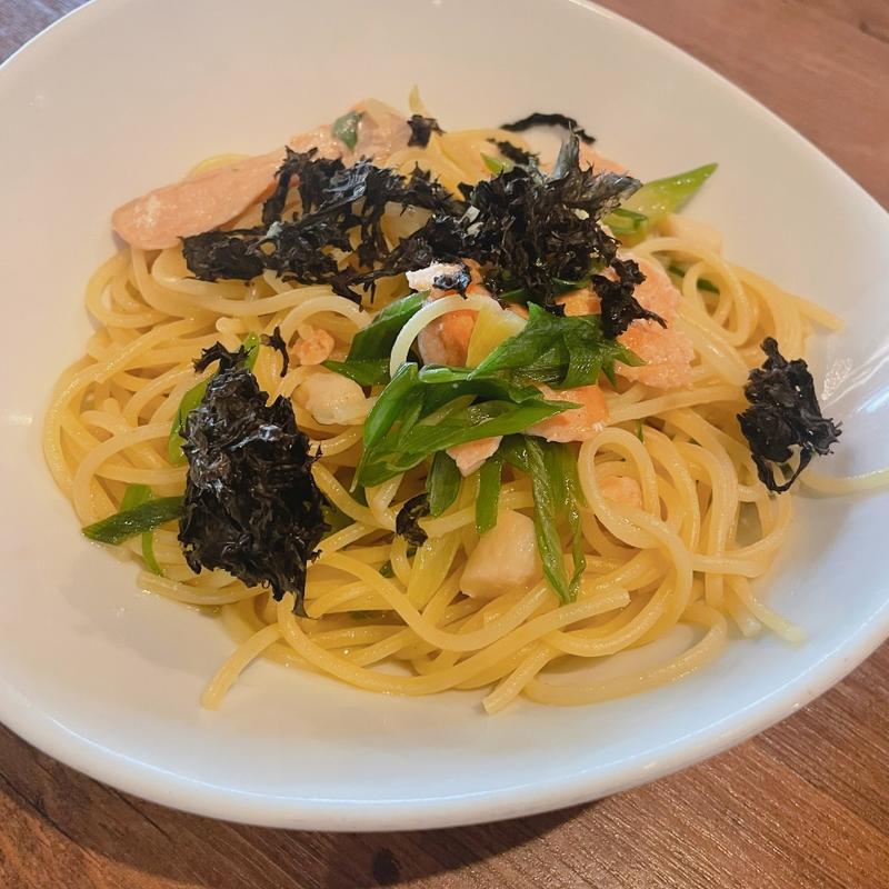 スモークサーモンと貝柱の柚子胡椒和風パスタ(PISOLA 堺石原店)