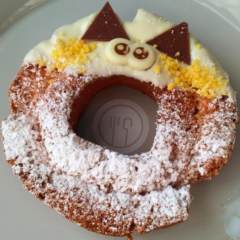 ホワイトファッションキャット(ミスタードーナツ 仙台勾当台ショップ )