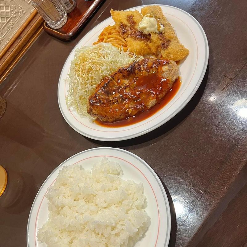 ハンバーグ＋イカフライ(ハンバーグの店ベア )