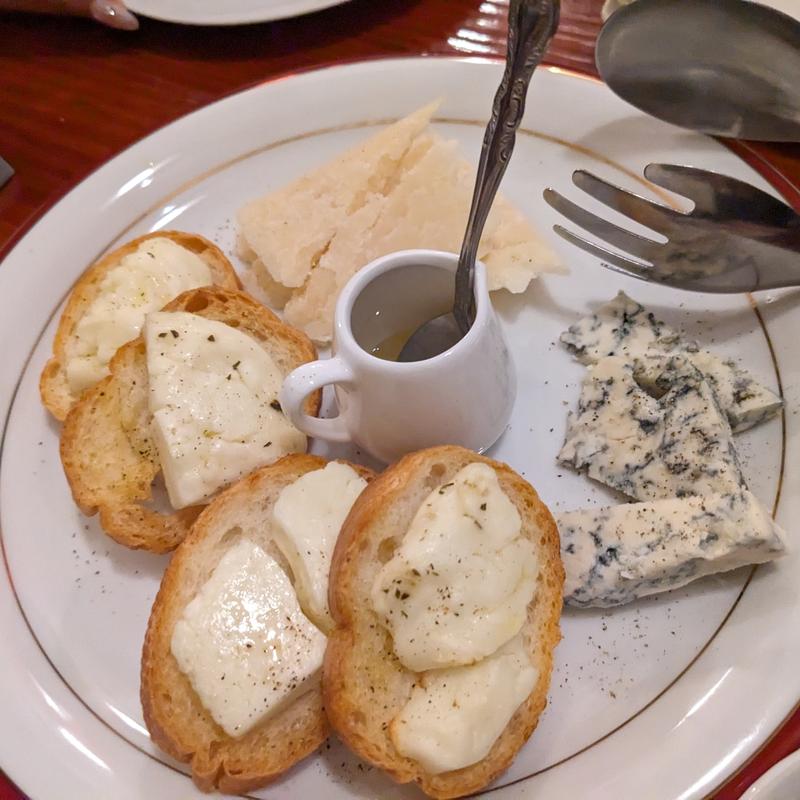 チーズ盛り合わせ(チェッポ)