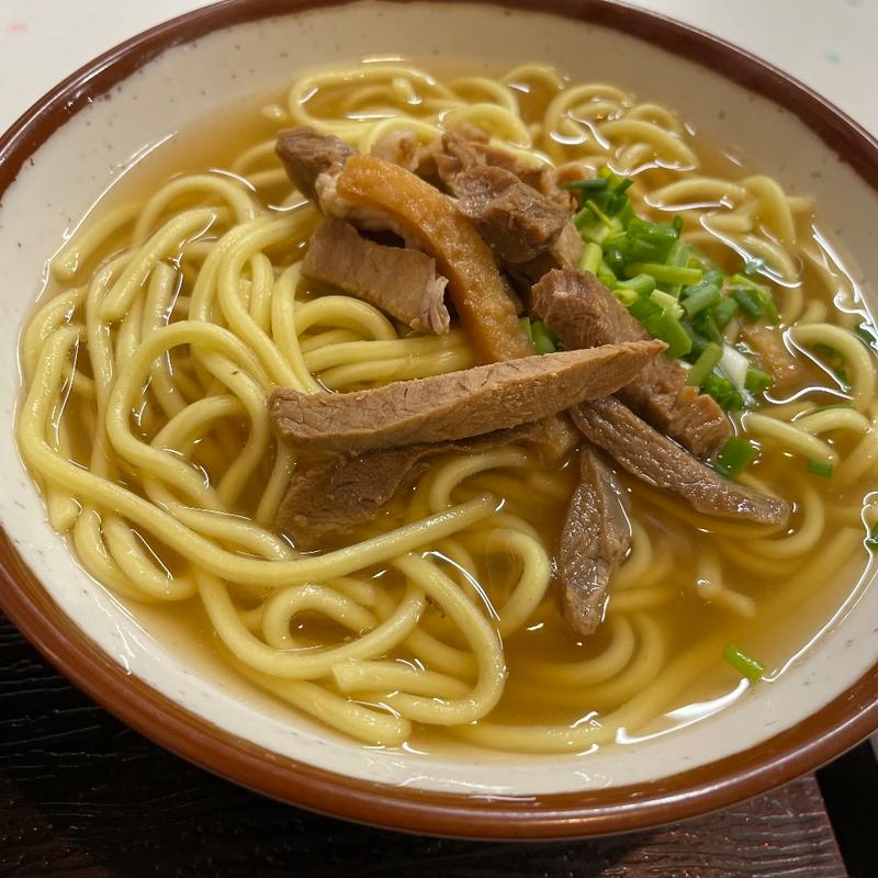 八重山そば(普通盛)+じゅうし(真仁屋そば屋 （まーにやーそばや）)