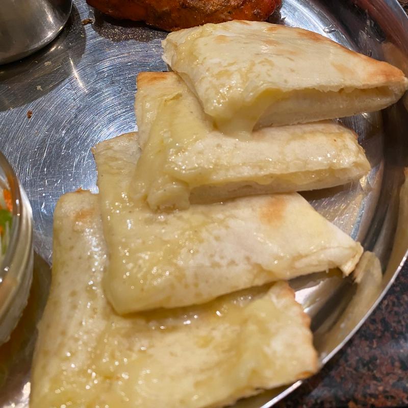 チーズナン(スリガネッシュ)