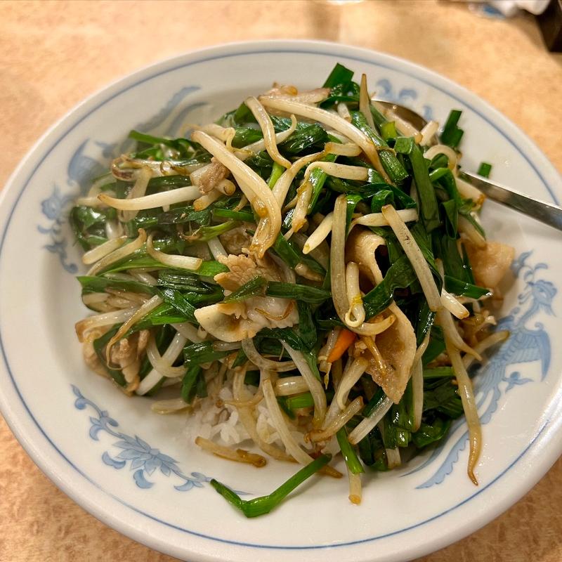 肉ニラ丼(一番飯店)