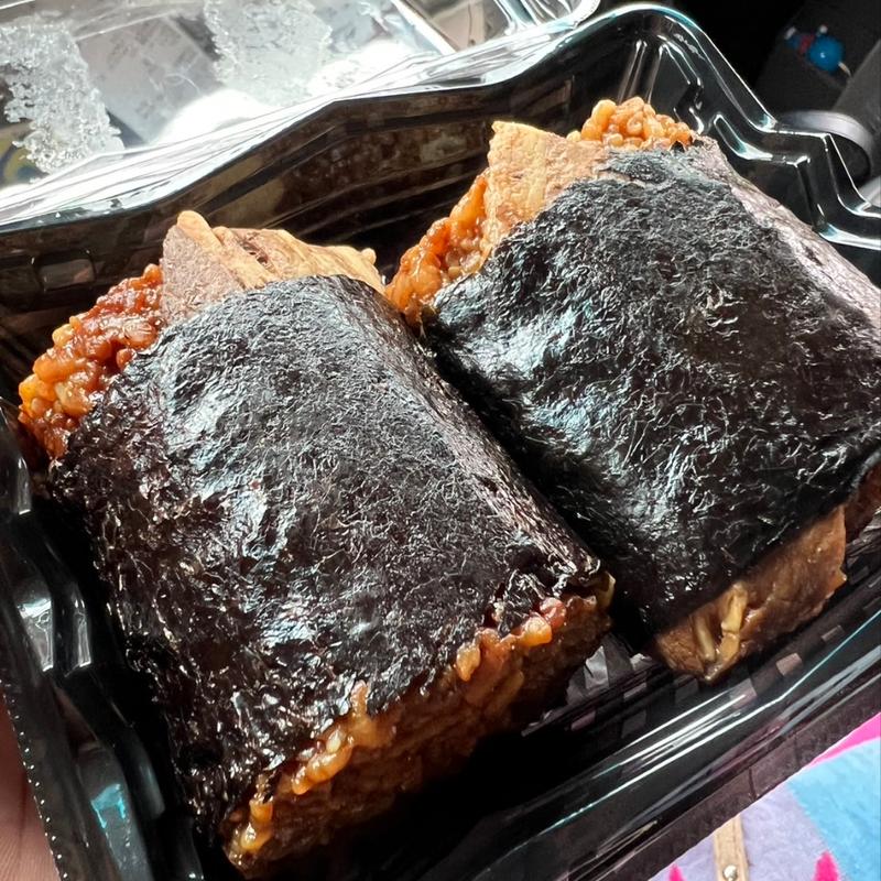 豚どん　おにぎり(炭焼豚どんのぶた八 )