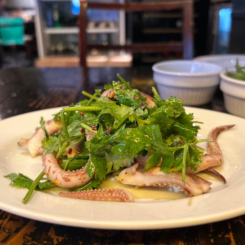 ゆでイカゲソにんにくハーブ ピリ辛あえ(東京キュートピープル 池尻大橋)