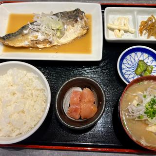 サバ味噌定食・豚汁・明太子(酒と飯　たまる食堂)