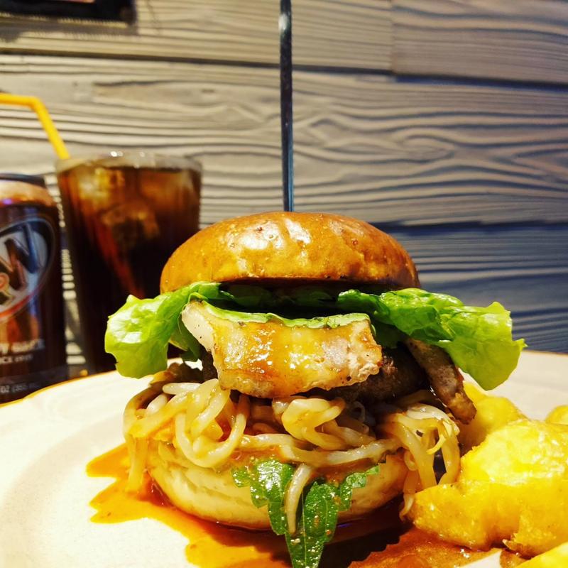 サムギョプサルのせバーガー(だるま珈琲)