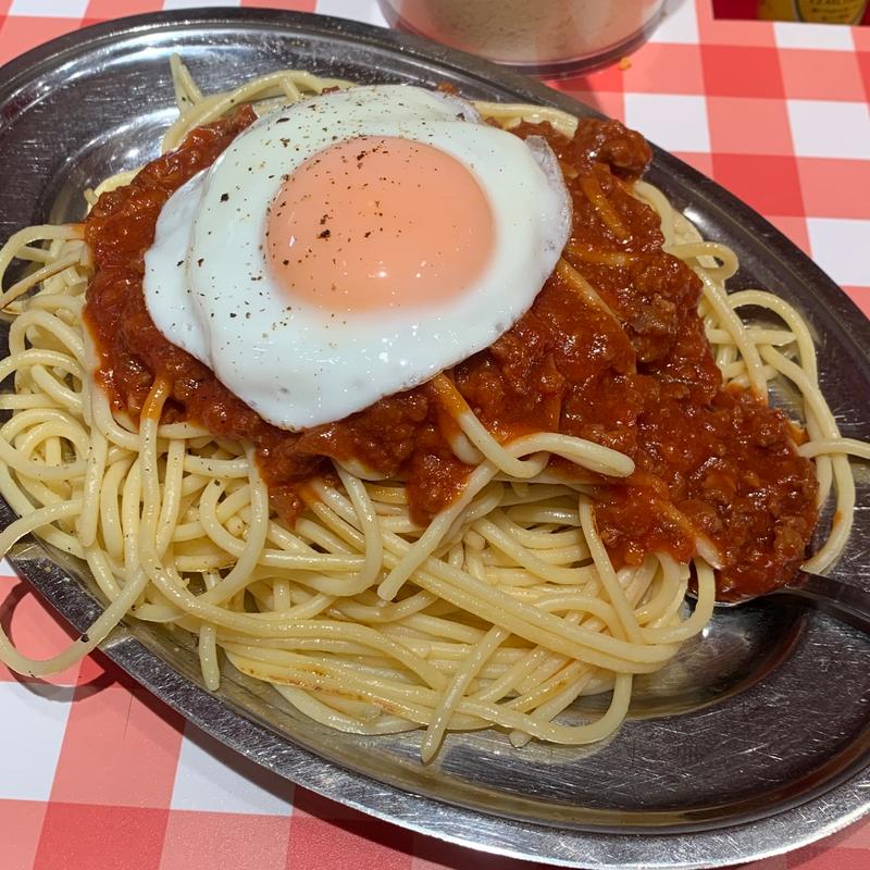 ミートソース(メガ)目玉焼き(スパゲッティーのパンチョ 新宿南口店)