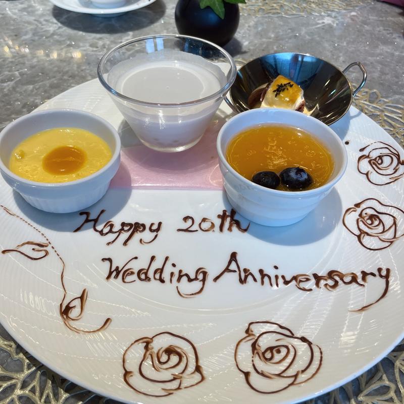 三種デザートの盛り合わせ・棗餡入り焼き菓子 アニバーサリープレート（料理長おすすめランチコース～蜜蘭香 全8品～）(中国料理 梨杏)