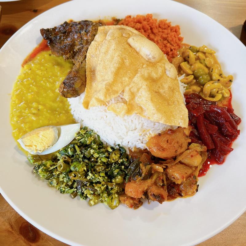 スリランカ🇱🇰カレーライス　チキン🍗(カーサパスカーレ)