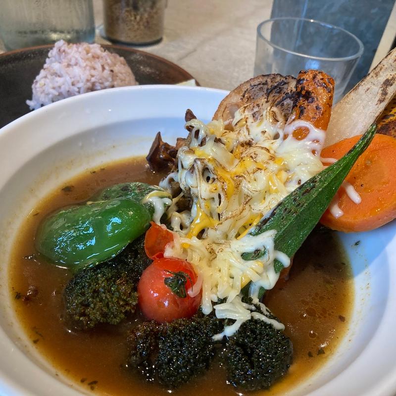 ベジタブルスープカレー（辛さLv.3）＋炙りチーズ＋ライス100g(スープ・カレー・イシバ （SOUP CURRY ISHIBA）)