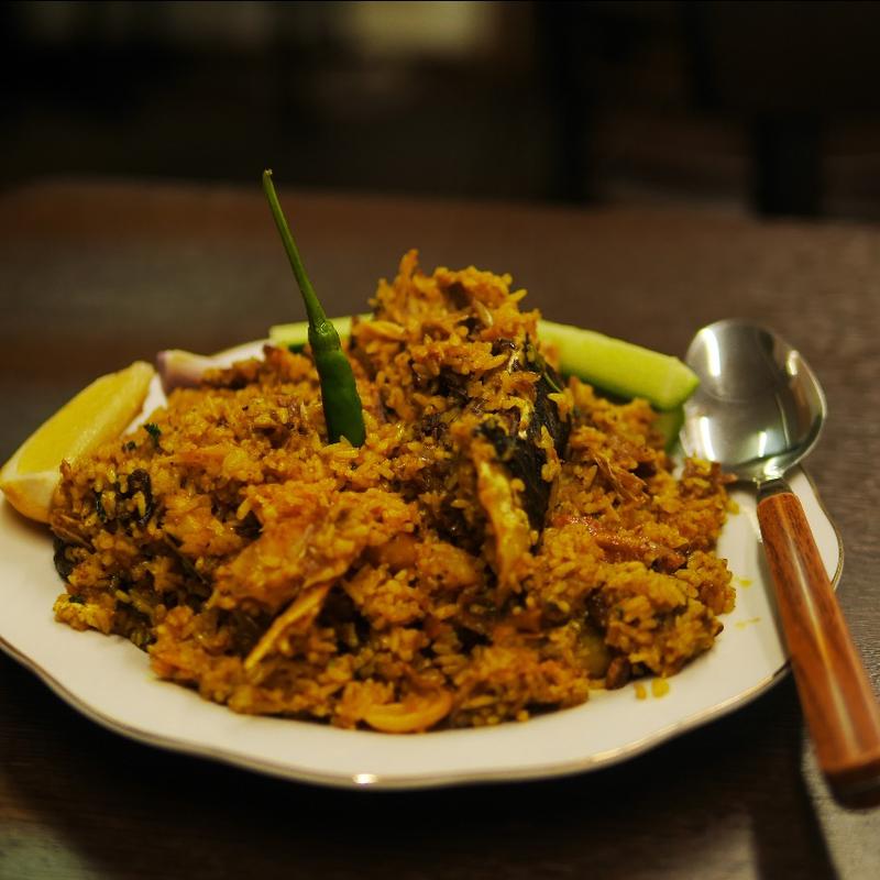 めっちゃくちゃ大きい魚の頭から作ったビリヤニ(サルシーナハラルフーズ)