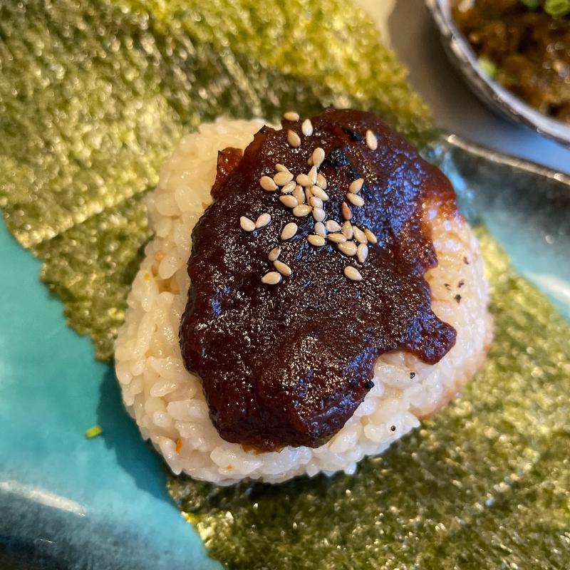 じゅーしー油みそ焼おにぎり(魚の肴と島料理 あじまー商店)