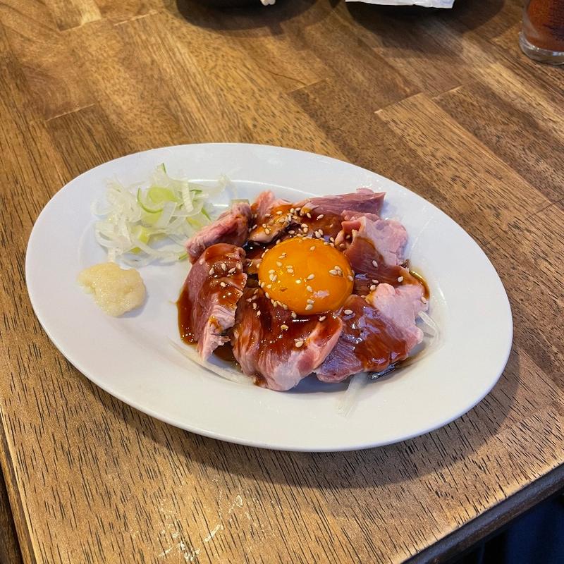 はらみユッケ(名物やきとん　とみちゃん)