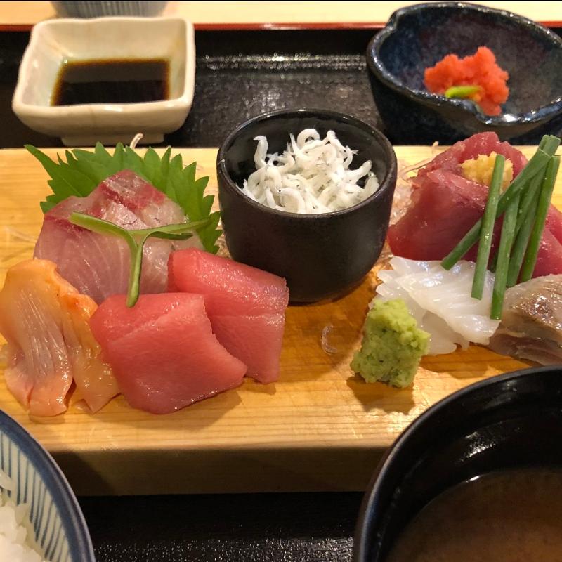 お刺身定食(いろ川)