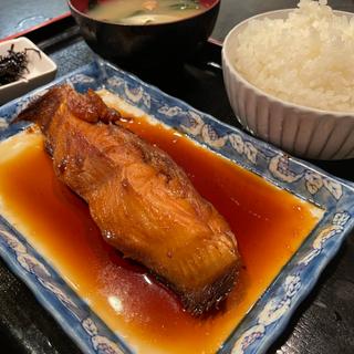 煮魚定食（カレイ）(食事処 富水)