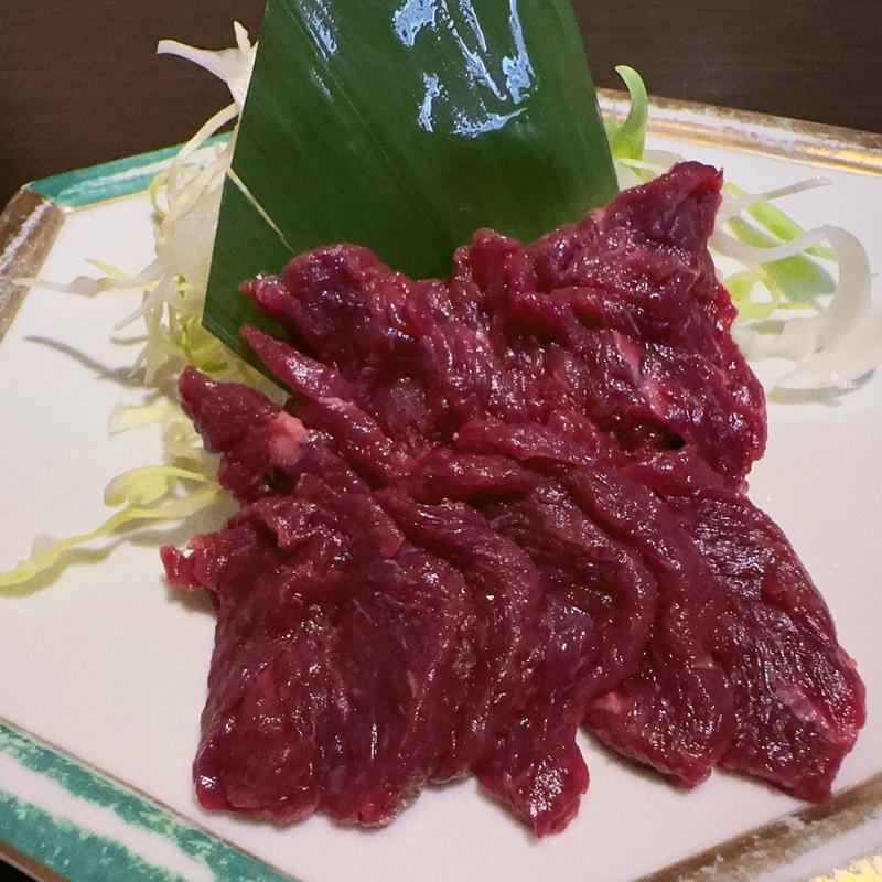 馬刺し(とん亭)