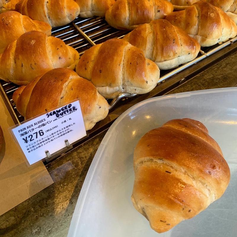 海藻バターの塩パン(Truffle BAKERY 広尾店)