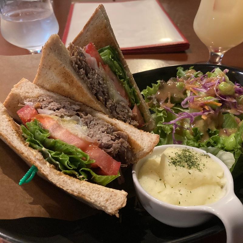 ホーンメイドコンビーフのサンドウィッチ（ランチAセット）(Cafe & Kitchen Doolittle)