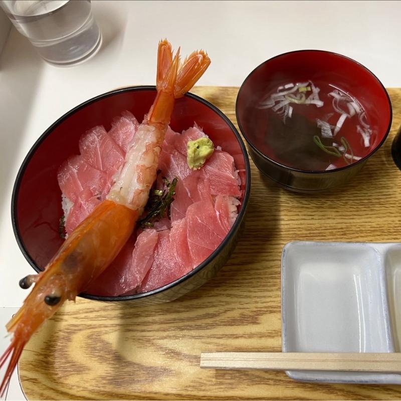 えびマグロ丼(まんまる食堂)