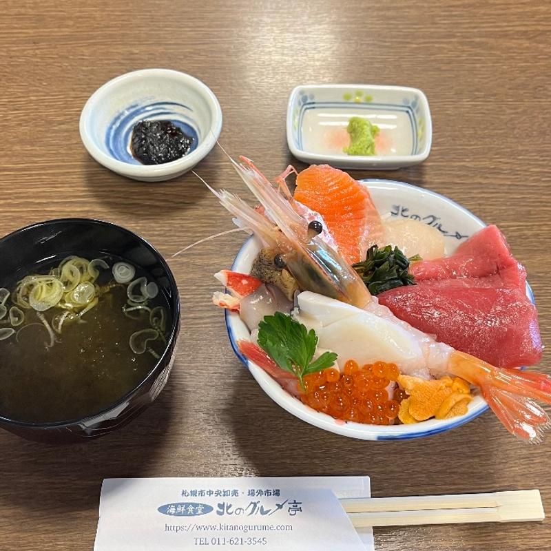 海鮮丼ミニ(海鮮市場 北のグルメ)