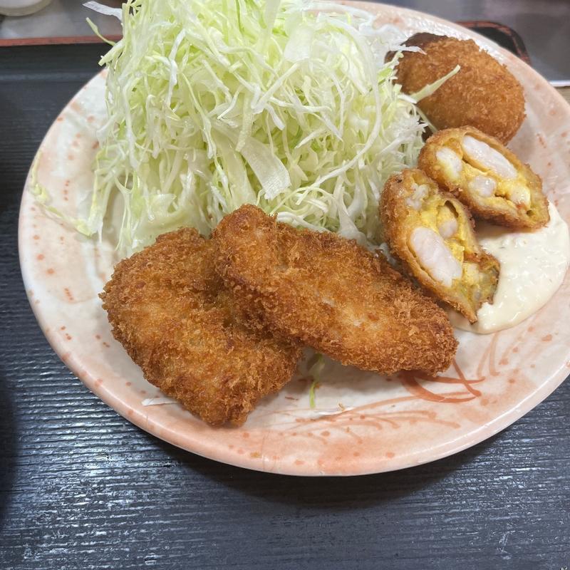 日替わり定食（ヒレカツ×2、海老カツ、カニクリームコロッケ）(とんかつ とん太本店)