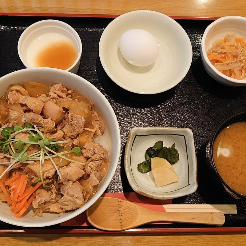 鶏すき丼(和彩料理やまなか)