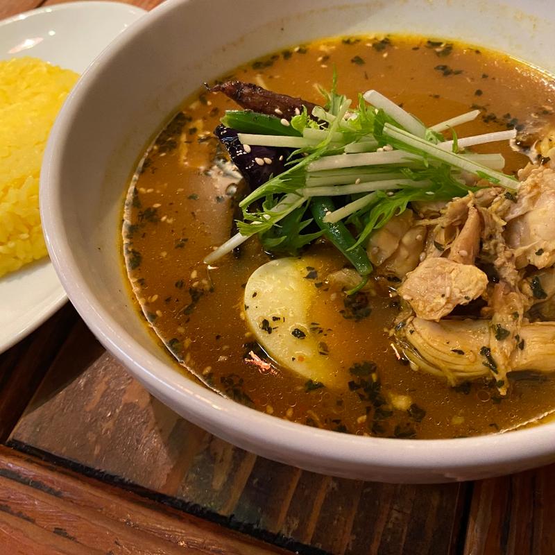 骨付きチキン黒スープカレー(札幌スープカレー YellowSpice（銀座イエロースパイス）)