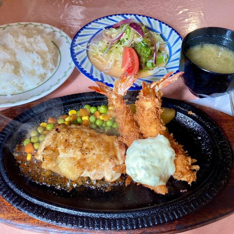 チキンソテーオニオンソーズ&エビフライ(ステーキしおや)