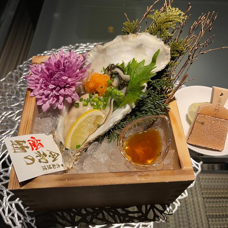 牡蠣　令和の怪物　生(鮪と蟹の専門店 鮪屋)