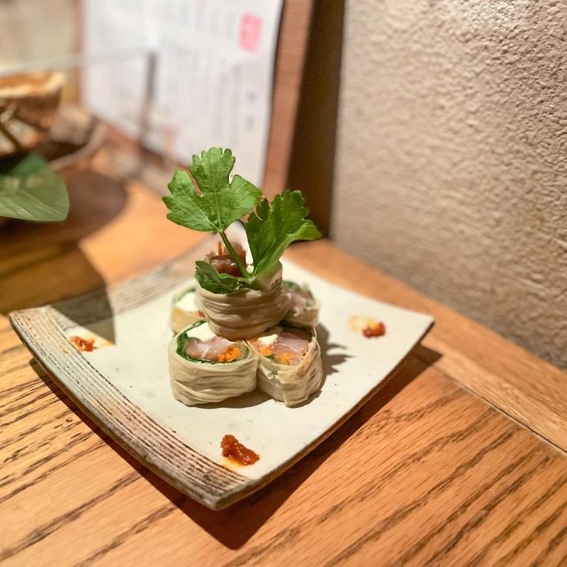 燻製まぐろとクリームチーズの生湯葉春巻き(とうふ空野 渋谷)