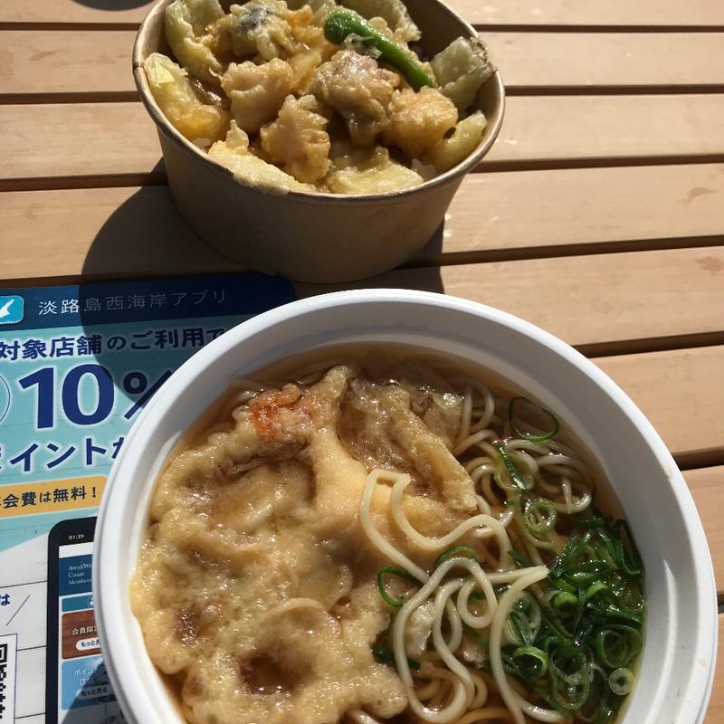淡路島の玉ねぎとタコの天ぷら丼としまそばセット(淡路シェフガーデン)