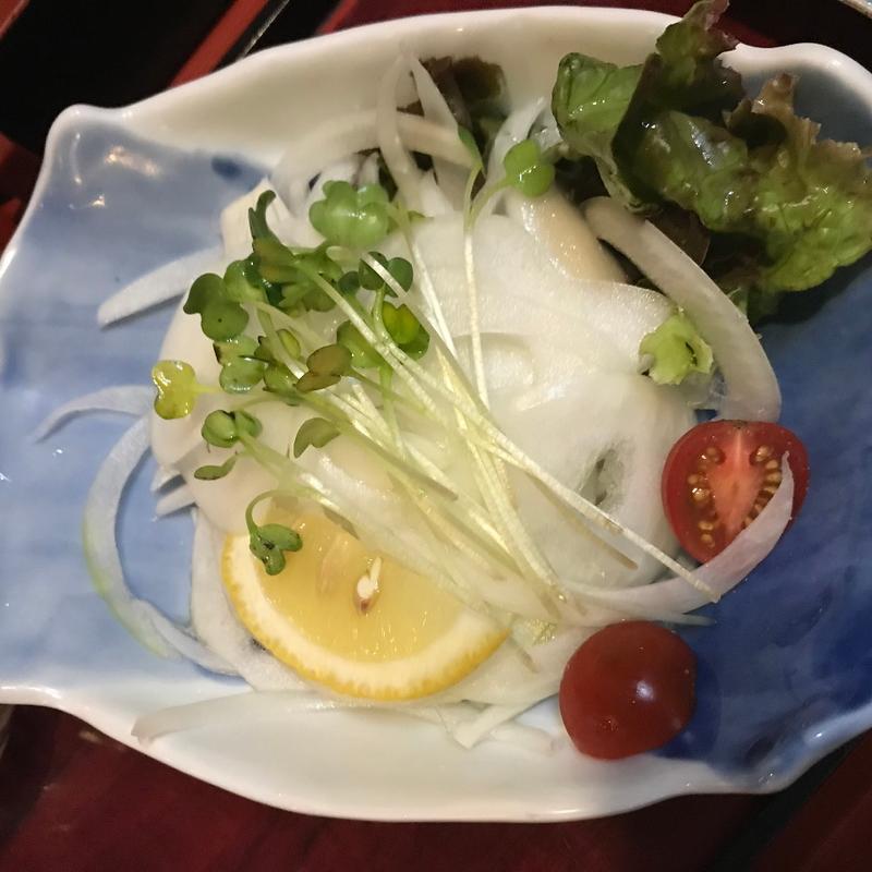 淡路島玉ねぎサラダ(石挽そば 丸中)