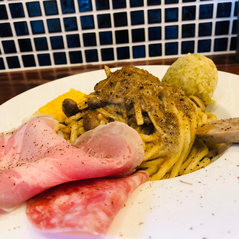 きのこ入り煮干パスタ(タスパスタ『だし香る煮干しパスタの店』)