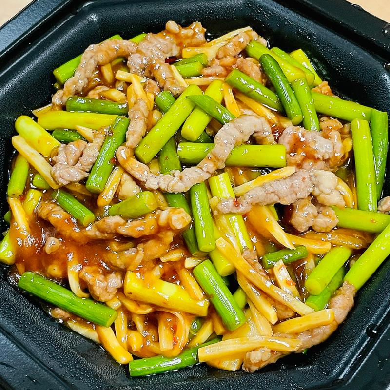 にんにくの茎と牛肉に豆板醤炒め(中華料理西遊記 成増店)