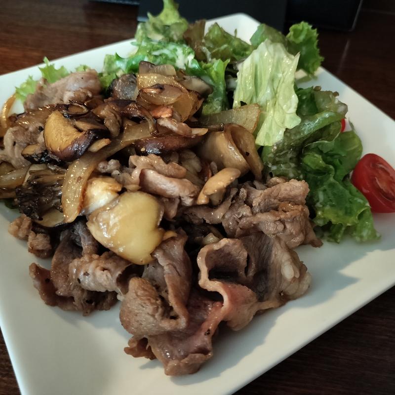 月替わりランチ《ラム肉とキノコの炒め物》(料理店wildcat)